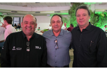 Carlota Nunes, Dr. Resala Elias Junior e convidado.